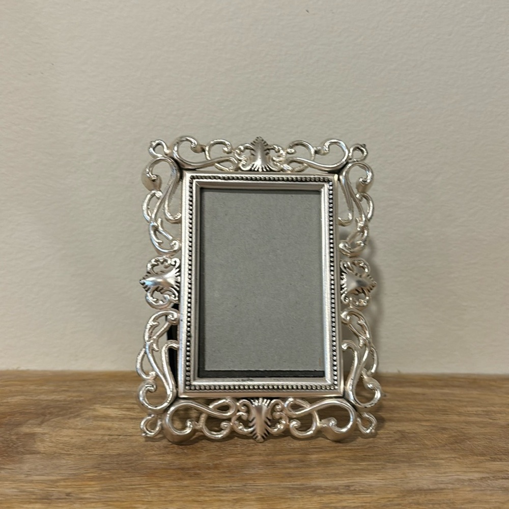 Intricate silver coloured picture frame